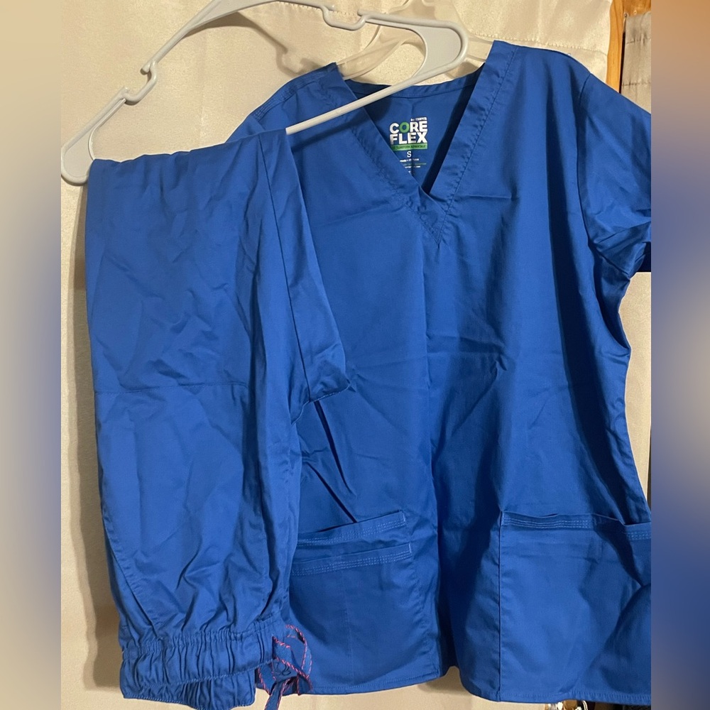 Scrub set